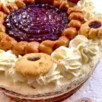 Torta Bizcocho Manjar Nuez, Crema y Mermelada de guinda